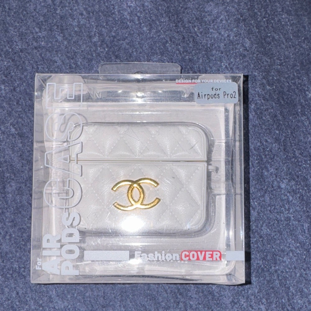 White Quilted AirPods Pro 2 Case Cover